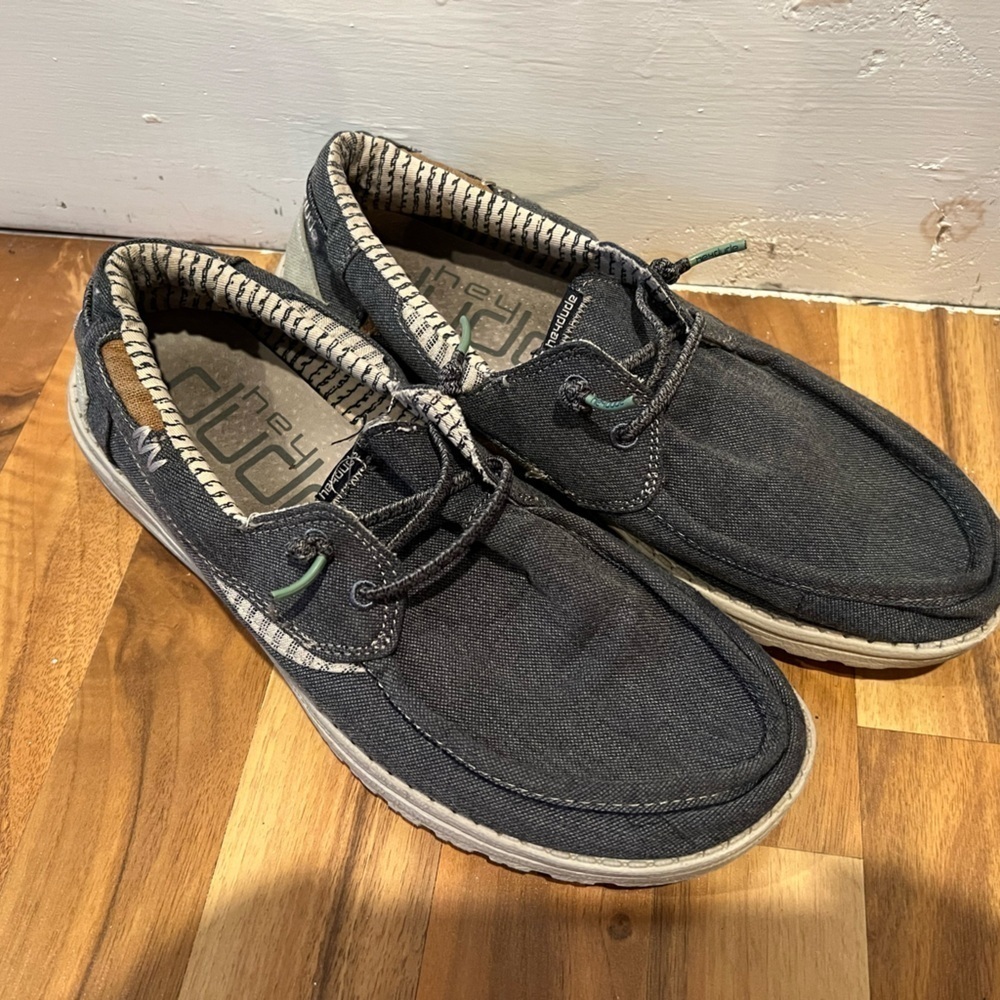 Hey Dude Men's Welsh Chambray Sea Blue Casual Shoes, size 8, distressed, GUC